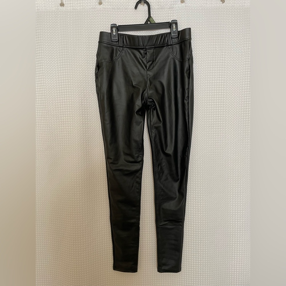 HALLOWEEN!  Faux leather pants! Tapered legs. Ruching on  the butt. Size M.